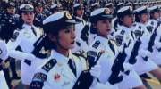 女兵方阵吸引大家眼球，发现一位女兵撞脸杨幂，还有一位撞脸刘涛