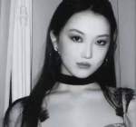 王菲陪女儿手术后回京略显憔悴，李嫣手术后状态良好