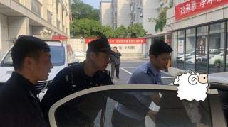 浙江九旬老人乘动车来到浙大迷路，女儿竟跟民警说不用管？