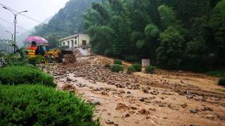 强降雨引发泥石流，杭州桐庐县一公路养护工因公殉职