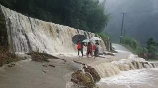 福建暴雨继续！灾情中也有温情……