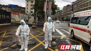 常宁：上街消毒严防雨后疫情