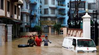 南亚持续强降雨已致80人死亡 两百多万人流离失所