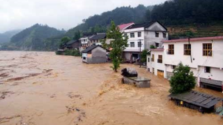 江西靖安:″驴友″遇山洪被困事件！暴雨引来的山洪，我们该怎么办？