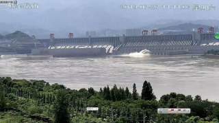 为防长江上游形成洪水三峡水库今日开闸泄洪