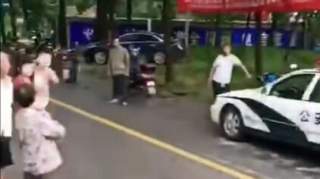 悲剧！女子上班路上溺亡，疑因被大风刮进河里