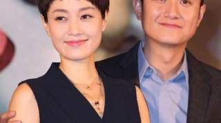 文章离婚后独自带两女儿出游，小女儿撒娇不放手，大女儿像马伊琍