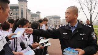 今日　辽源民警给这些人“打预防针”