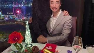 前落选港姐懒理被传做小三不受影响大秀泳衣照引男粉丝教游泳