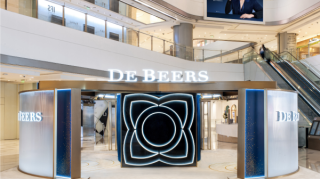 De Beers 戴比尔斯珠宝臻呈"莲花绮境"限时体验空间