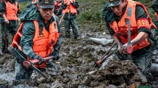 安徽马鞍山：武警官兵保卫牛屯河