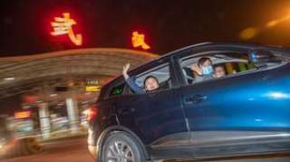 多图直击武汉解封第一时刻：火车！机场！高速