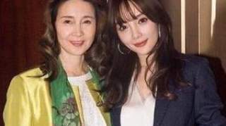 官宣离婚后，李小璐妈妈望女儿一如既往，这个混血妈年轻时不简单