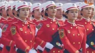 女民兵方队的历届国庆阅兵“变装秀”