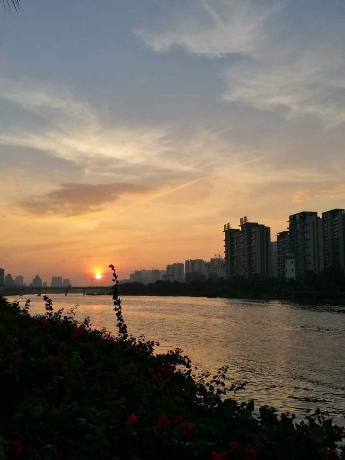 不变的碧海蓝天，来一场惬意的海口旅行