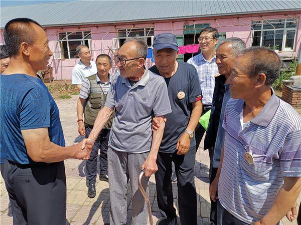 千里迢迢回母校“迎国庆·70周年”报恩文化交流座谈会