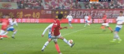 恒大把6-0踢成1-0？2个单刀空门不进！3个点球没吹，被质疑黑哨