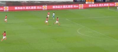 恒大把6-0踢成1-0？2个单刀空门不进！3个点球没吹，被质疑黑哨