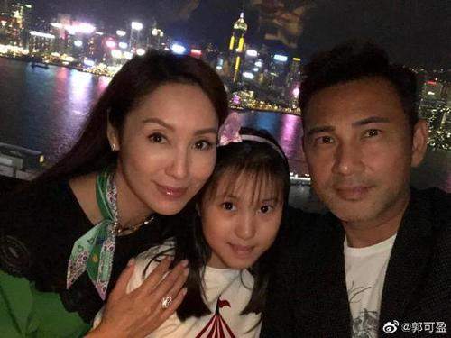 结婚21年仍似初恋！谁说富家女和穷小子的结合就一定是悲剧？