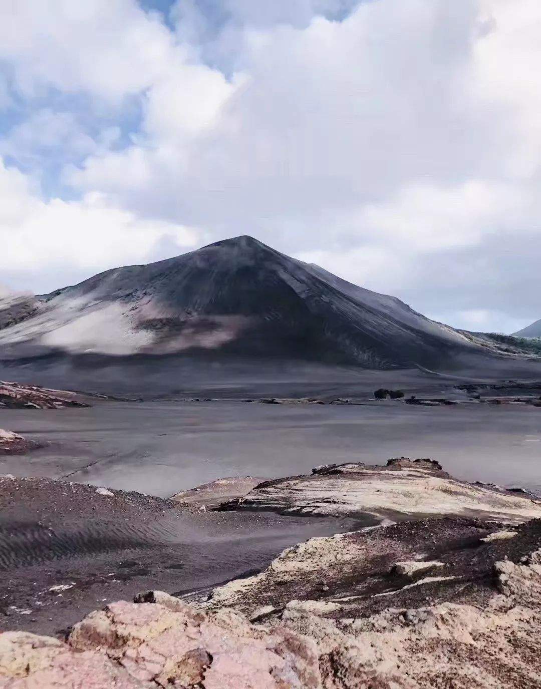 厌倦沉重，就逃去热带小岛过冬天！