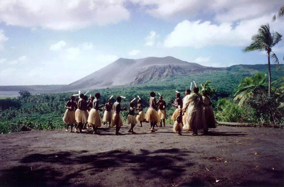 厌倦沉重，就逃去热带小岛过冬天！