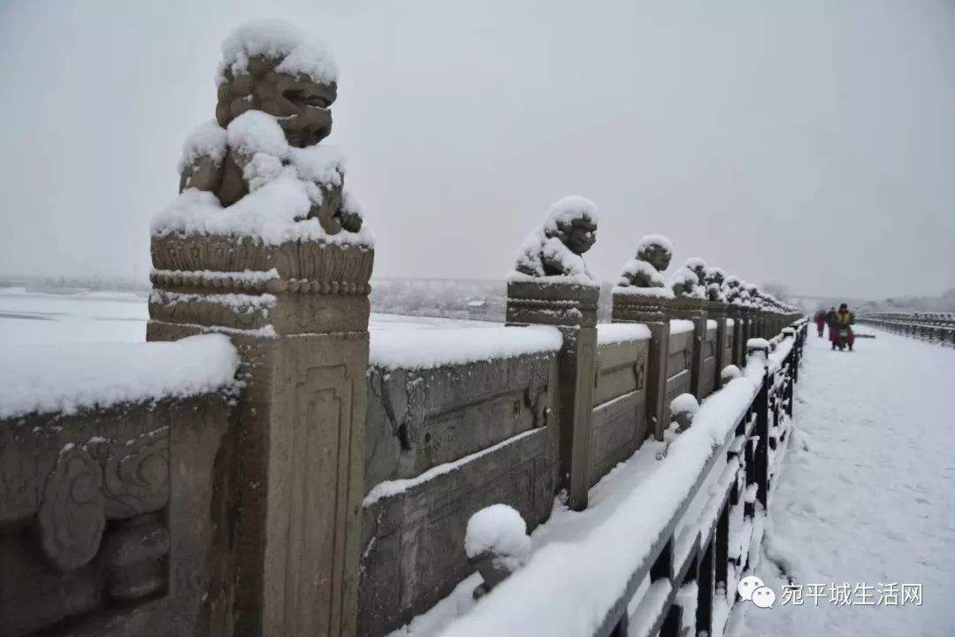 雪后的卢沟桥宛平城，处处裹银装。养眼美图来啦！