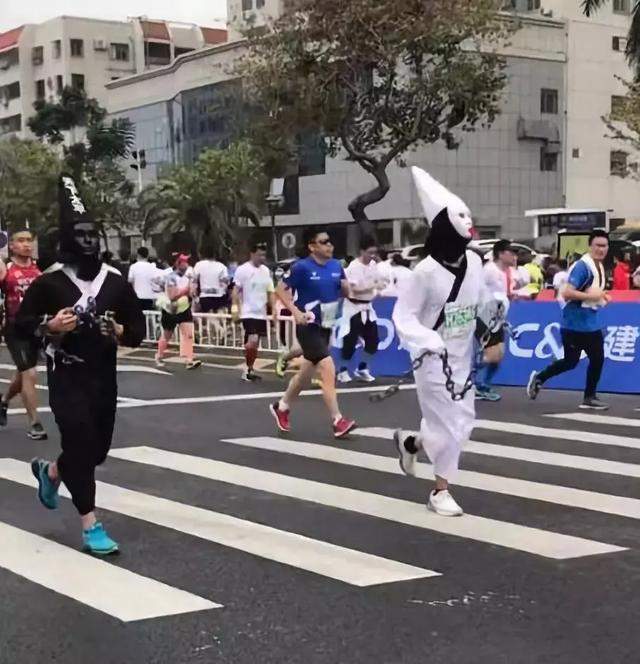 前男友和现男友有一腿，气的女孩胃病都要犯了