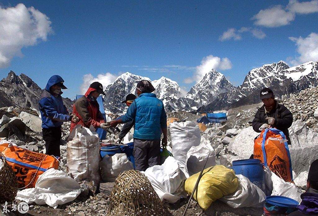 珠峰无限期关闭，只因太多的垃圾，和遇难者尸体