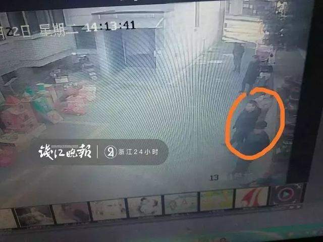 12岁男孩给25个主播打赏！一查银行账单妈妈哭了：这单买得太大了