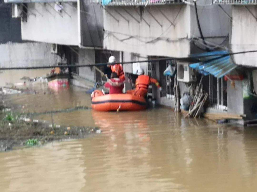 雷电警报！强降雨！还有居民被洪水围困……南昌的天气越来越任性