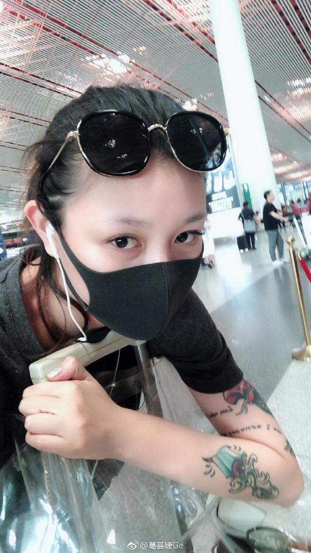 章子怡曝小苹果见她第一面就叫妈妈，葛荟婕曾炮轰她拿继女炒作！