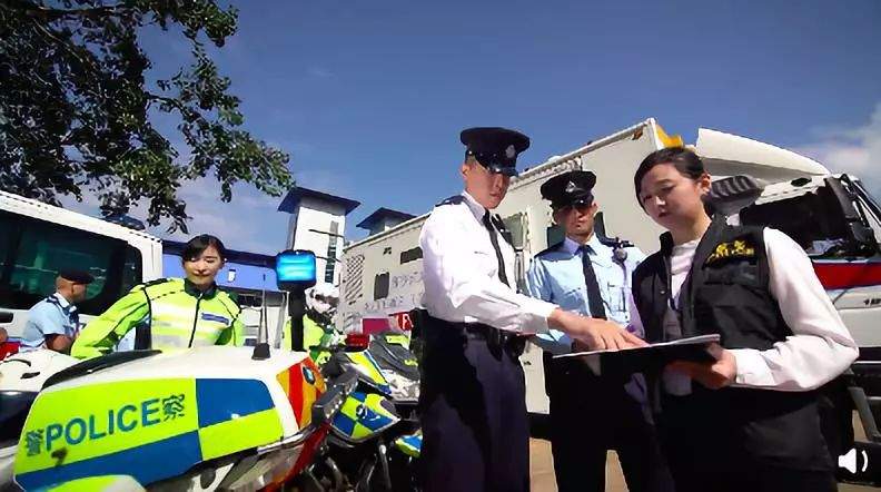 香港警察官方微博开通！评论区画风是这样的