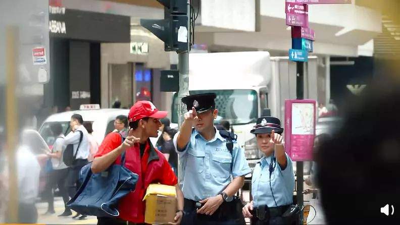 香港警察官方微博开通！评论区画风是这样的