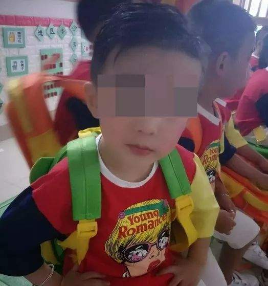 悲剧！5岁男孩倚靠玻璃护栏，竟从5楼坠亡！