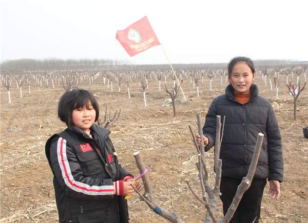 中国公益记录者在线组织“春季造林绿化 共建绿色城市”植树活动