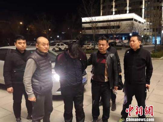 西安警方抓获藏匿潜逃20年涉黑逃犯