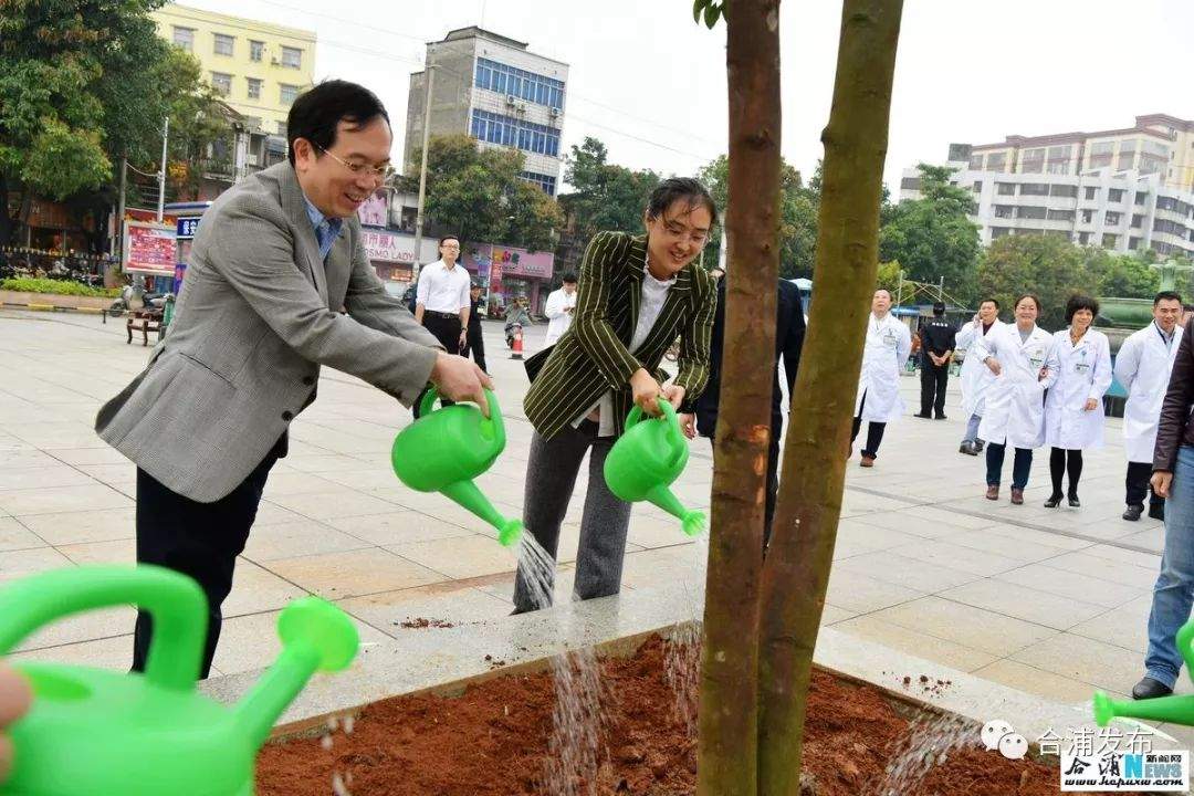 【医联体建设】自治区人民医院与合浦县人民医院举行深化医联体合作签约仪式暨义诊活动