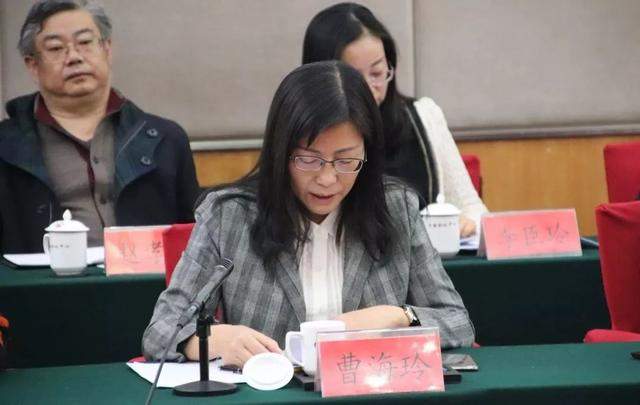 省委统战部向党外人士通报全国两会精神