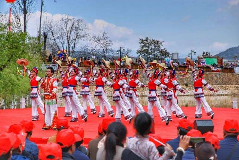 2019鹤庆·奇峰梨花文化旅游节盛大开幕