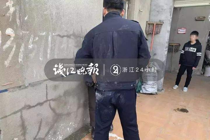 危急时刻，小哥一个“公主抱”抱起92岁老太，满分！