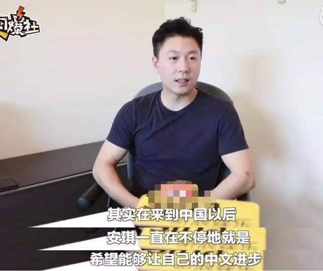 李小鹏妻子上节目拒说中文被diss，李小鹏回应继续打脸