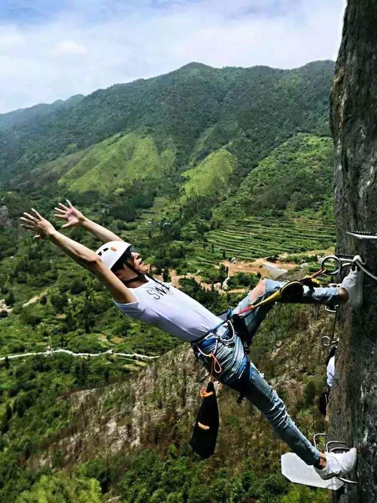 杜鹃花海&飞拉达‖4.13-14徒步温岭上堡山，体验亚洲第一险，绝壁上的舞者—雁荡山飞拉达