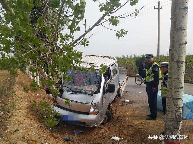 临猗：车辆制动失灵侧翻 交警急伸援手获赞