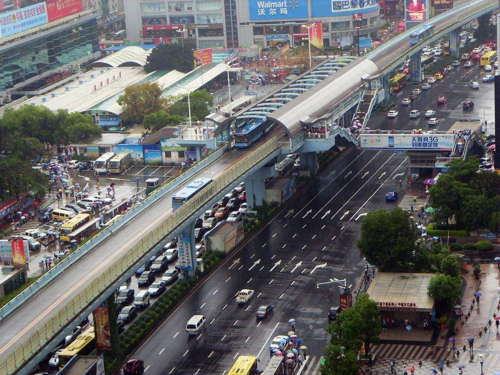 厦门巨资建地铁，为啥市民宁愿挤BRT也不愿乘地铁，老乘客告诉你