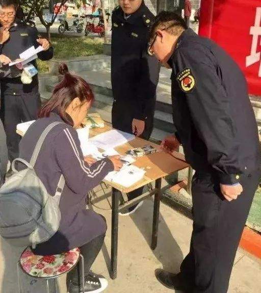 普法宣传走进市民活动中心