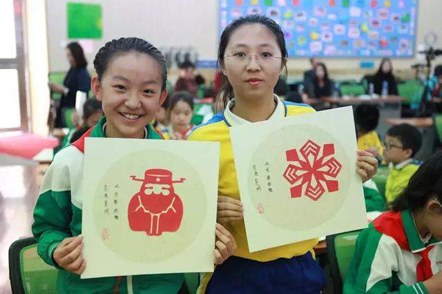 北京市丰台区芳古园小学迎来香港姊妹学校到校友好交流