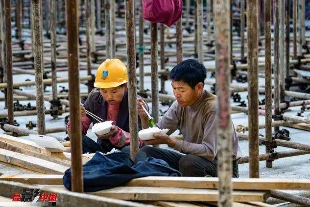 显影中国｜建筑工地上的爱情