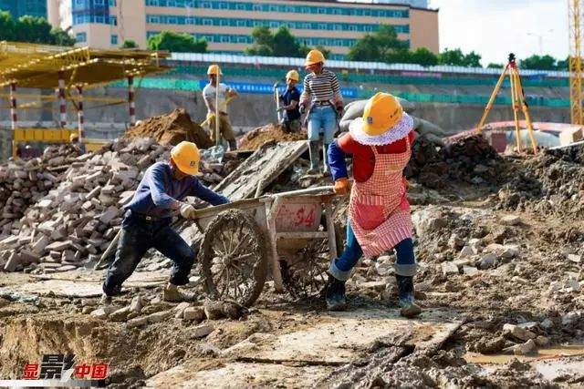 显影中国｜建筑工地上的爱情