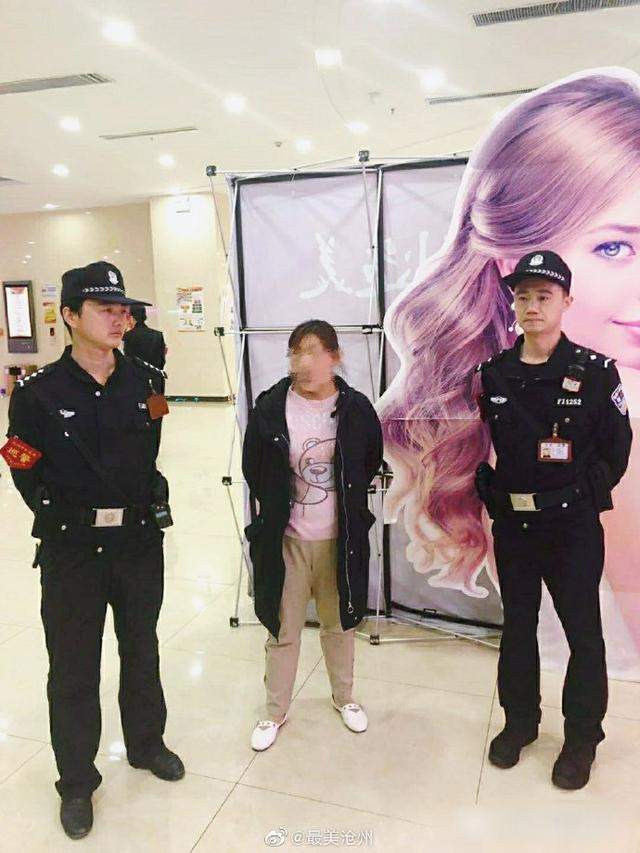 巡警四大队抓获一名女扒手