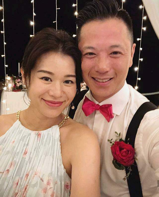 胡杏儿晒丈夫孩子照片，一家人甜蜜有爱，儿子穿着有型帅气